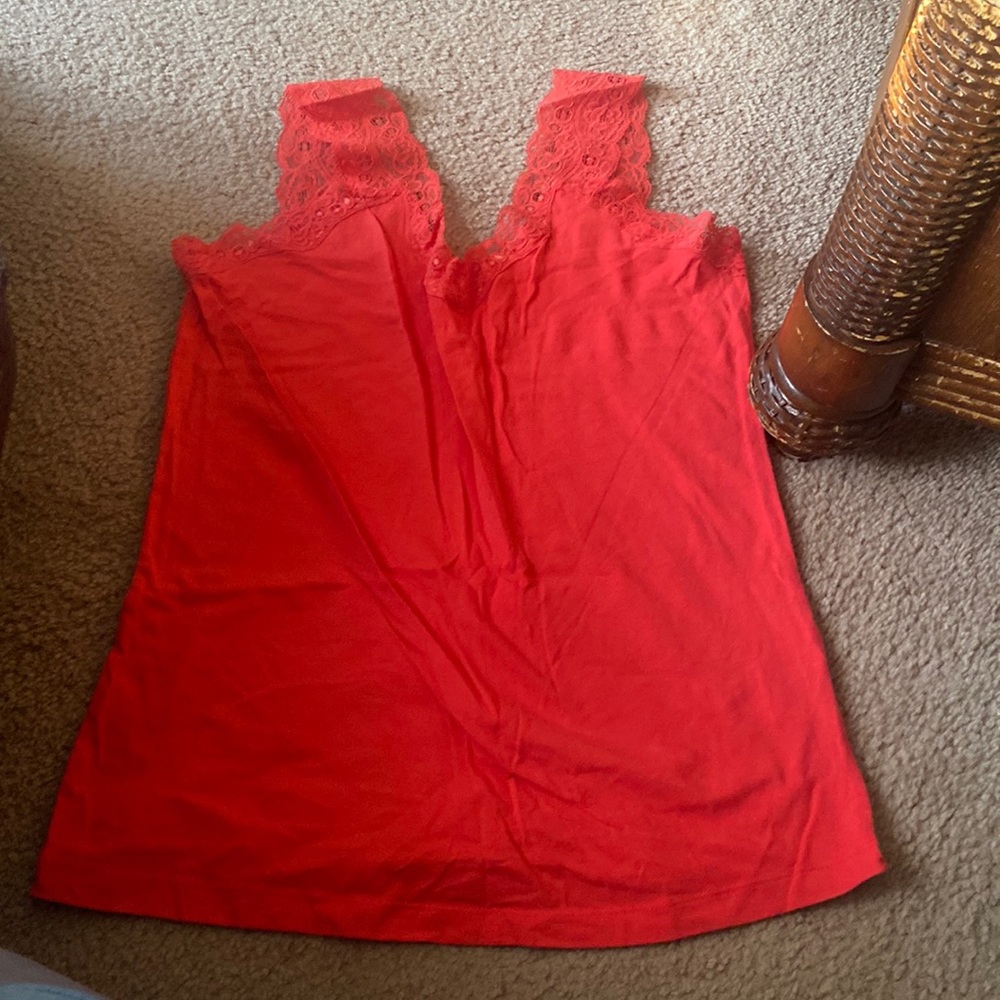 Tank top with lace trim